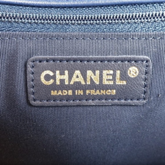 Chanel New Medium Boy Bag Navy Quilted Calfskin - Picture 8 of 8